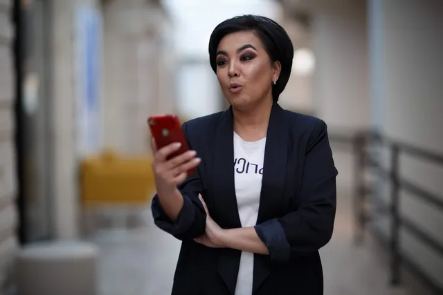 woman, surprised, shocked, smartphone, text message, shocked, shocked, shocked, shocked, shocked, text message, text message. Catfishing risks compared with what actually happens