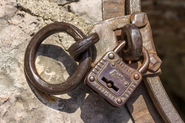 padlock, metal, castle, locked, solid, shut down, secure, close, lock, protection, theft, old, shut off, iron, encrypt, encryption, security, key, lock, lock, theft, encrypt, encryption, encryption, encryption, encryption, encryption. Scam recovery risks and how to avoid them